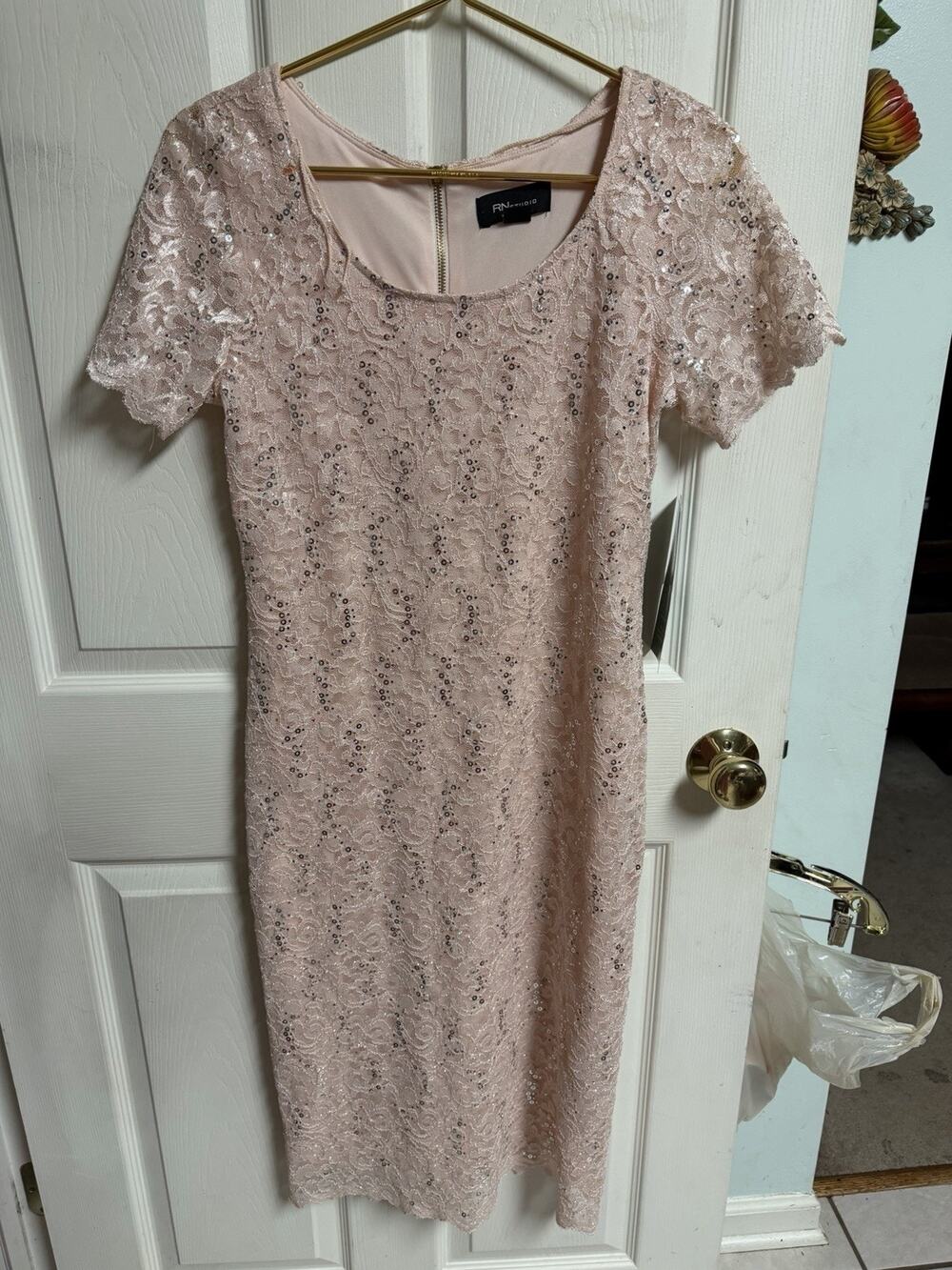 RN Studio Ronni Nicole Soft Pink Dress Med 8 Lace Sequin Cocktail 34w 43L Spring